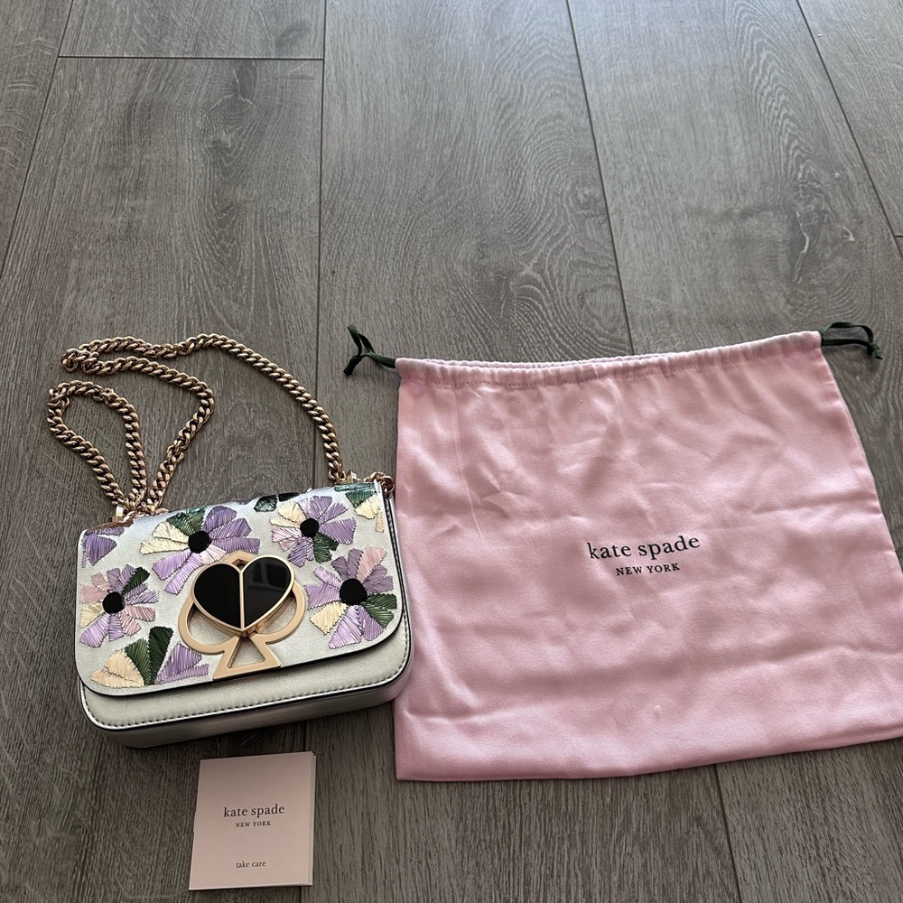 NWOT Kate Spade New York Small Nicola Wallflower Twistlock Leather Bag MSRP $450